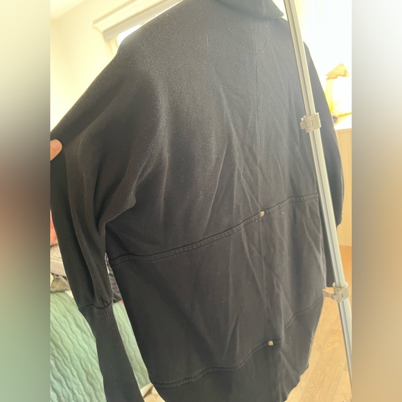 Aritzia cardigan - Picture 2 of 2